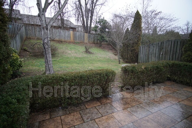 Building Photo - 2419 Glen Meadow Rd