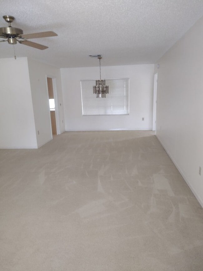 Building Photo - 2 bedroom 2 bathroom Large House for rent ...