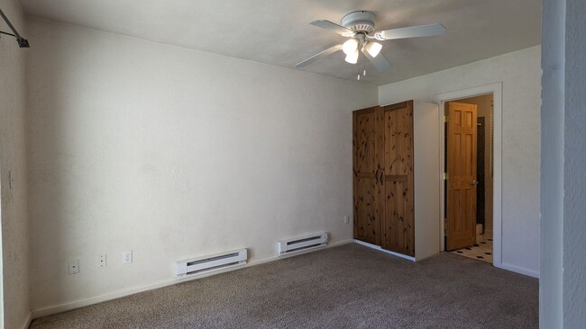 Building Photo - 3 Bed 2 Bath Near Downtown COS
