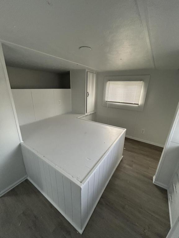 Building Photo - 1101 1/2 W 4TH ST