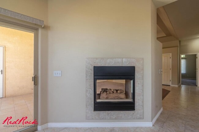 Building Photo - Comfortable 3-bedroom Home. Small Dog Frie...