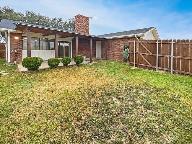 Building Photo - 3806 Star Trek Ln