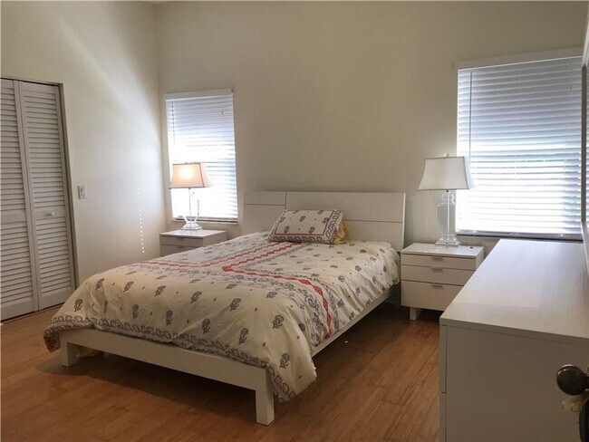 Building Photo - 1118 Chinaberry Dr