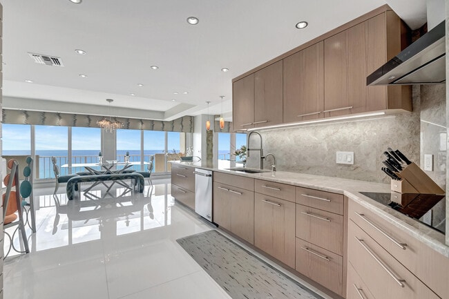 Building Photo - 4301 N Ocean Blvd