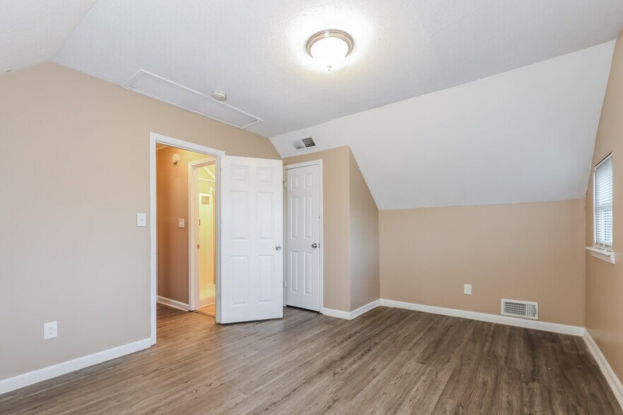 Building Photo - 11010 Highridge Ct