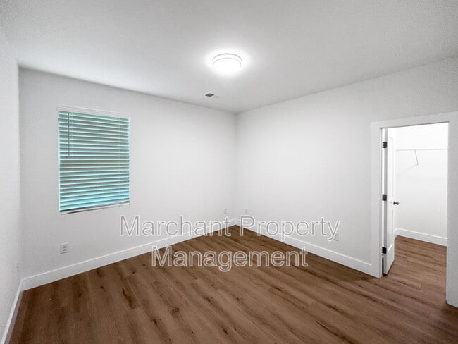Building Photo - 7 20th St