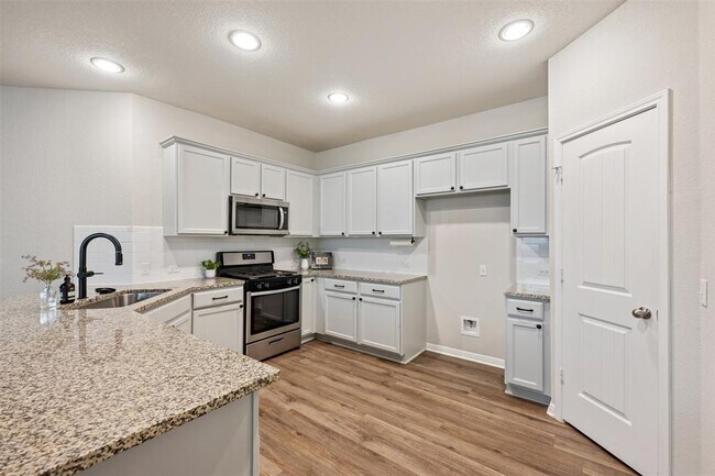 Building Photo - 505 Blue Sage Dr