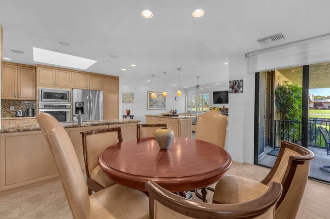 Building Photo - 10 Colgate Dr