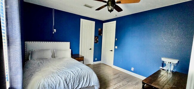 Building Photo - 400 SW 15th Dr