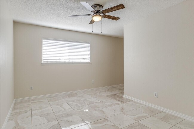 Building Photo - 5086 Matilda St