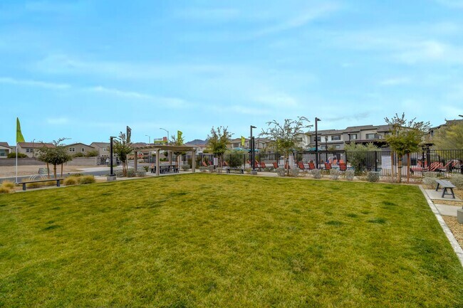 Building Photo - Stunning and Modern Townhome in Skye Canyon
