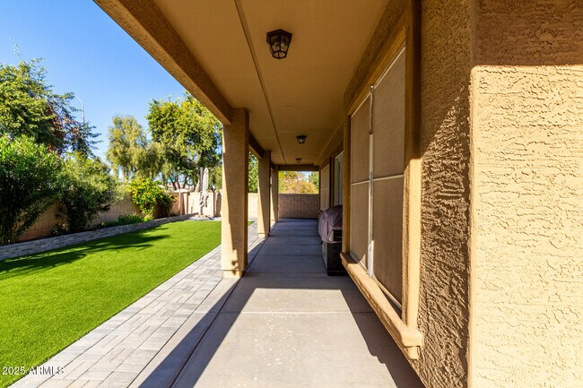 Building Photo - 6820 S 42nd Ln