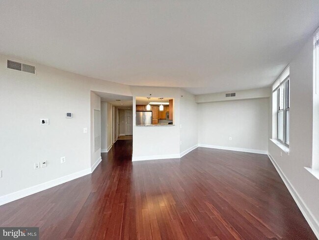 Building Photo - 11800 Sunset Hills Rd