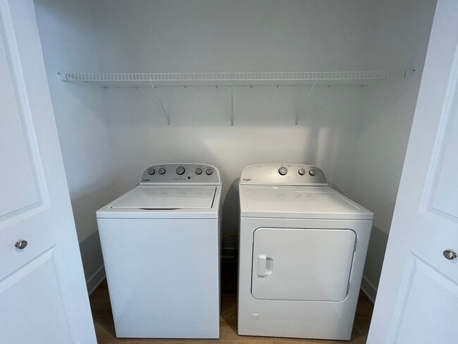 Building Photo - Three Bedroom Townhouse in Portage