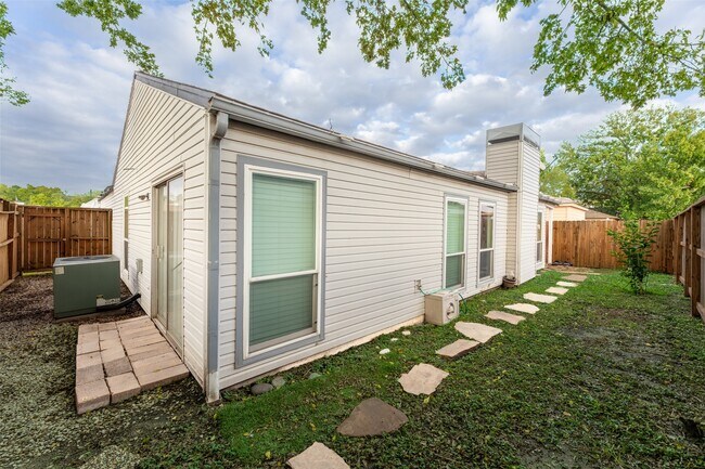 Building Photo - 1538 Beaconshire