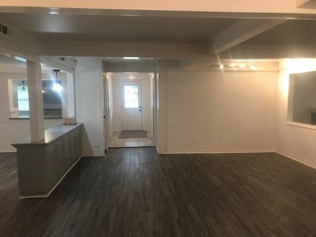 Building Photo - 151 Oak Dr