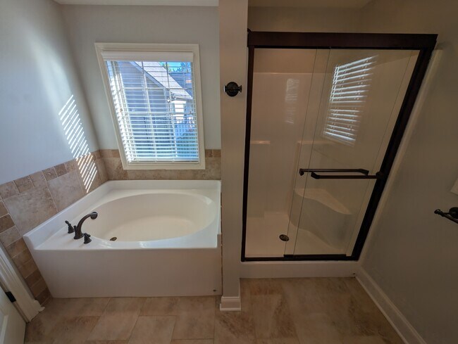 Building Photo - 903 Tanager Pl