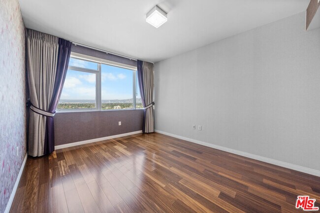 Building Photo - 3785 Wilshire Blvd