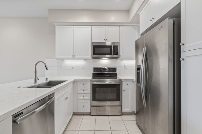 Building Photo - Built in 2017! Rarely available 3Bed/3Bath...