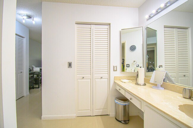 Building Photo - 8334 Cypress Ln