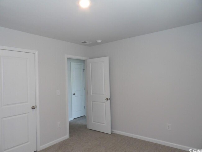 Building Photo - 334 Sandridgebury Dr