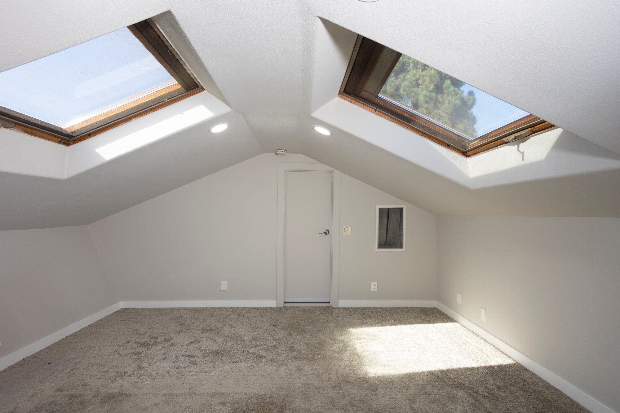 Building Photo - 2517 Navarra Dr