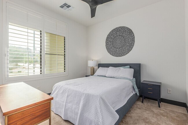 Building Photo - Luxury at Vistal
