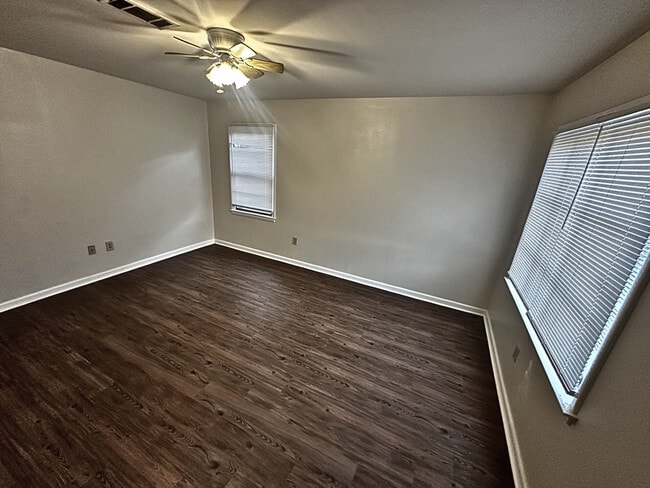 Building Photo - 125 Rosewood Dr