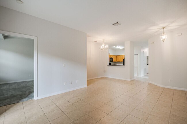 Building Photo - Spacious 3/2 Condo in the Gated Oakwater Community with Single Car Garage! Brand new carpets and ...