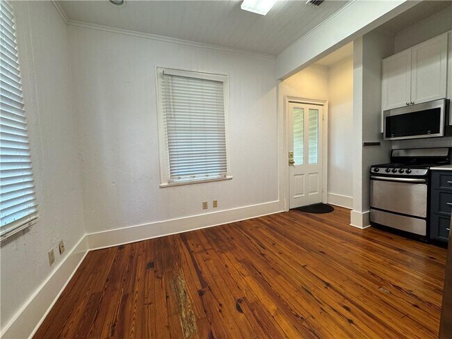 Building Photo - 808 Dauphin St