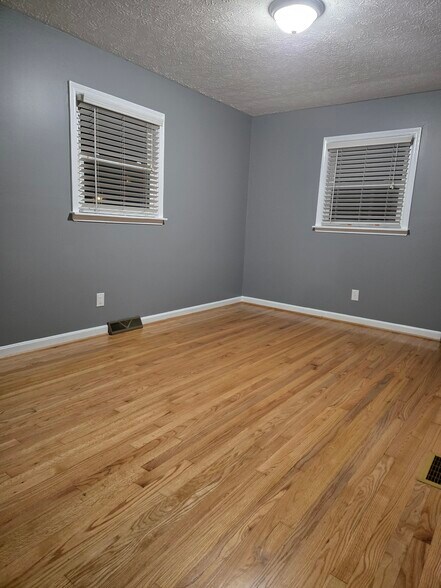 Building Photo - 2113 Saint Michael Dr