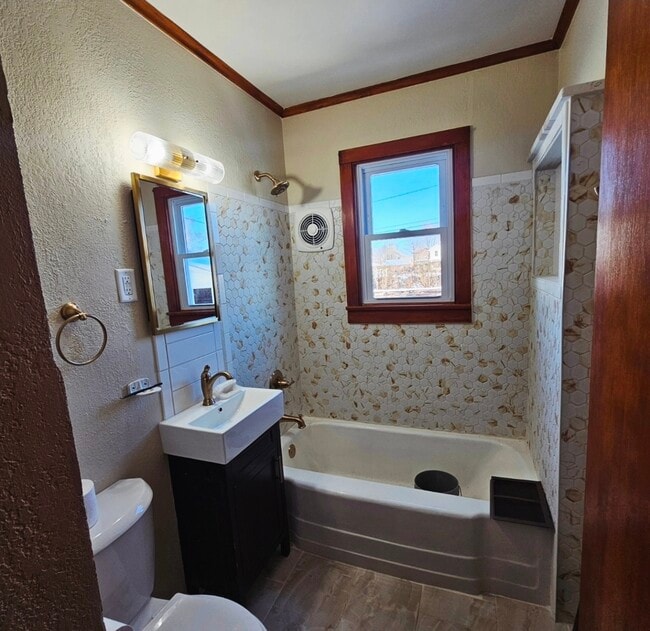 Building Photo - 414 Adams Ave