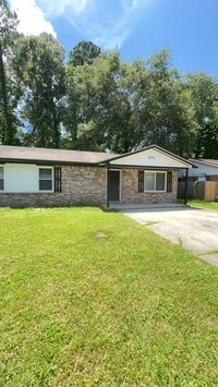 Building Photo - Cute 2 Bedroom Duplex