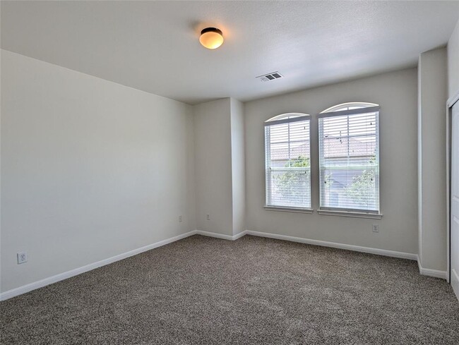 Building Photo - 13400 Briarwick Dr