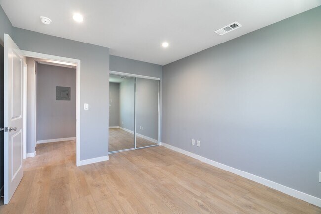 Building Photo - 1049 W 62nd St
