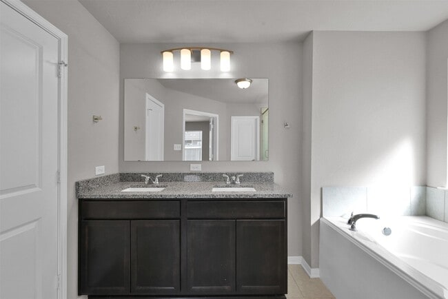 Building Photo - 14367 N Summerchase Cir