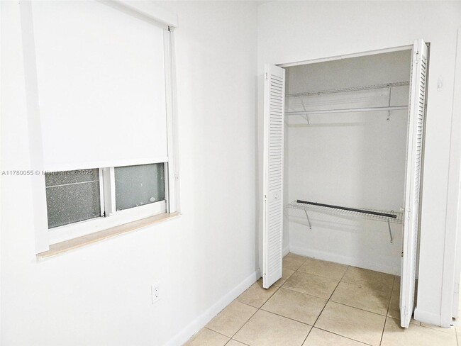Building Photo - 7130 Rue Versailles Dr