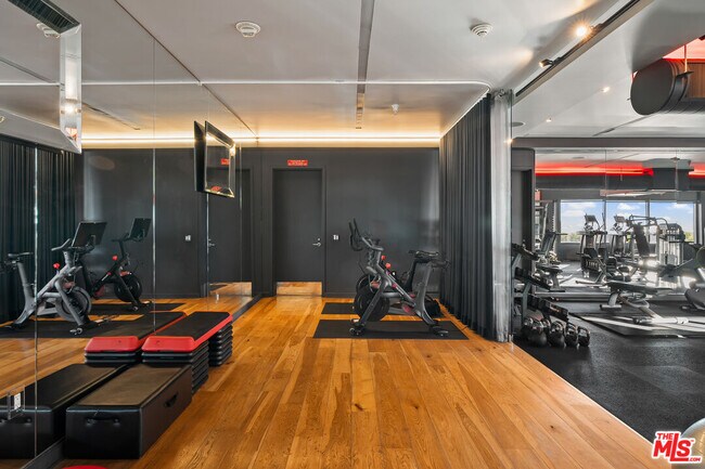 Building Photo - 6250 Hollywood Blvd