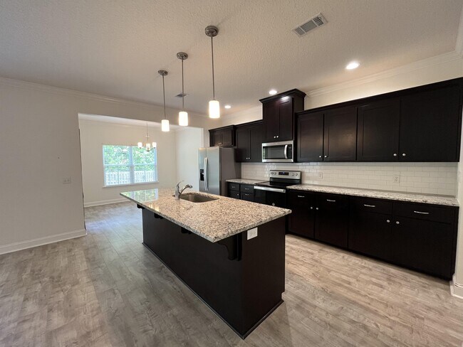 Building Photo - 679 Fairview Cir