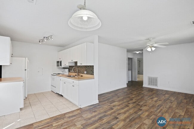 Building Photo - Immaculate 2-Bedroom Ground-Floor Villa in...