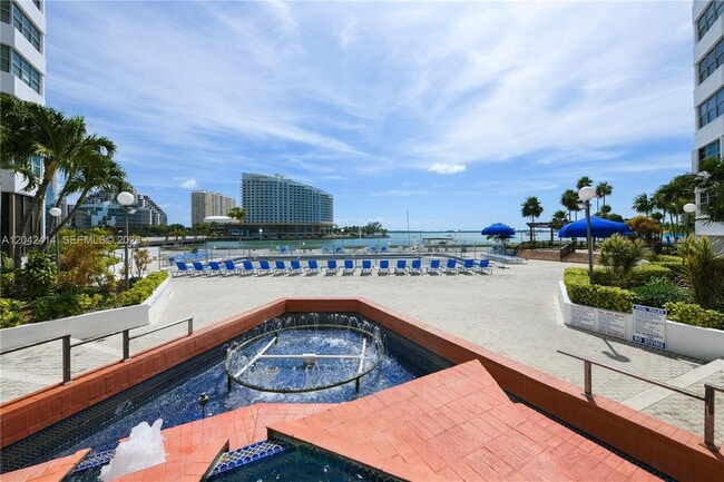 Building Photo - 801 Brickell Bay Dr