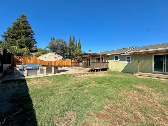 Building Photo - 3648 San Lisa Ct