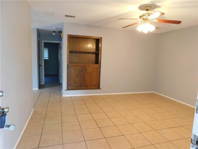 Building Photo - 1402 Barbergale St