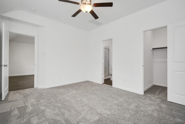 Building Photo - 15819 Kinlough Dr