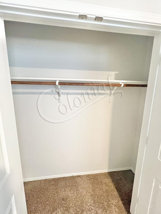 Building Photo - 1307 Cesarina St