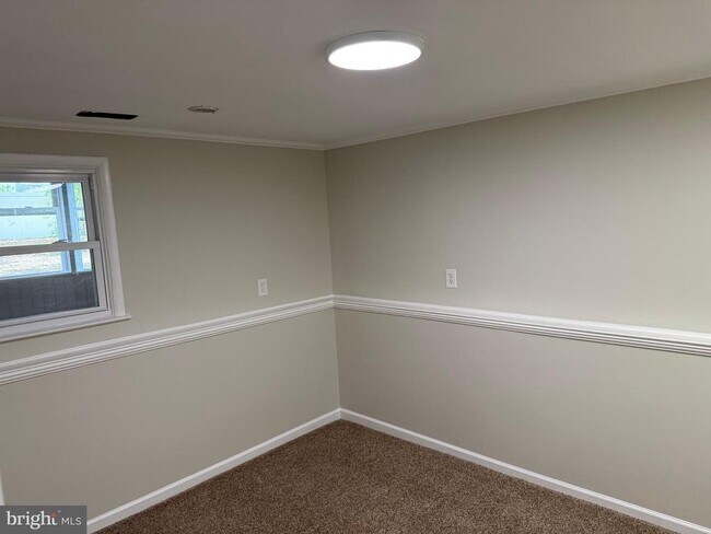 Building Photo - 417 Greenview Dr