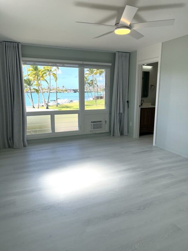 Building Photo - Koko Isle Circle - 4 bedroom, 3 bath townh...