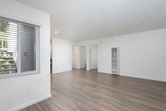 Building Photo - *OPEN HOUSE: 10/4 11AM-12PM* Gorgeous 2BR ...