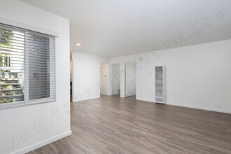 Building Photo - *OPEN HOUSE: 9/27 2-3PM* Gorgeous 2BR in H...