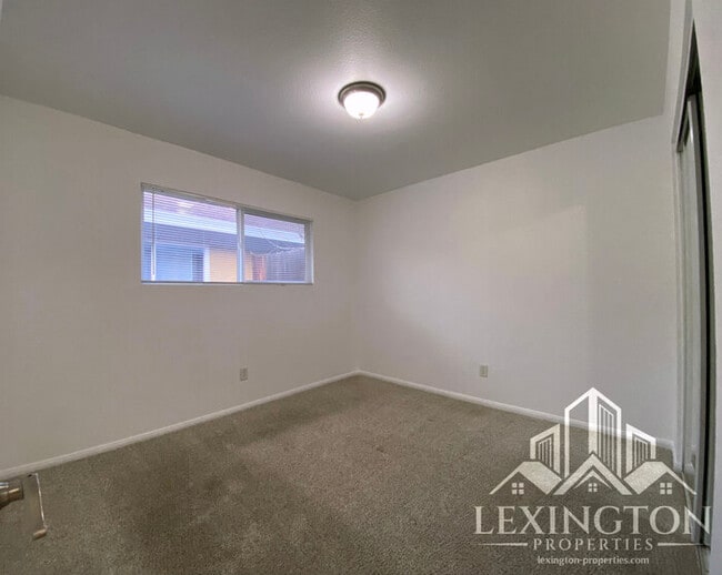 Building Photo - Stunning, 2BD/1BA, Condo in the Villaggio Community off Madison Ave. and Auburn Blvd.! ***Move-in...